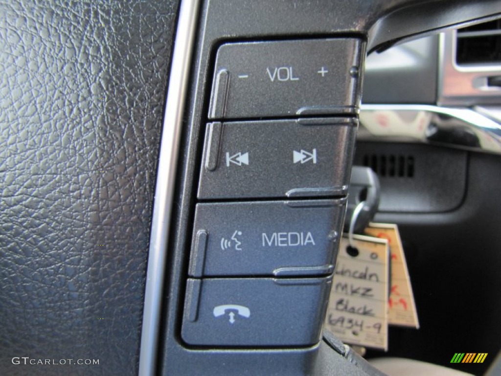 2010 Lincoln MKZ AWD Controls Photo #65618394