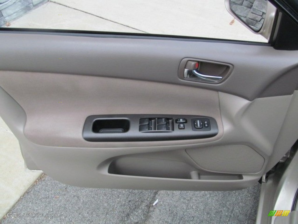 2005 Toyota Camry LE Taupe Door Panel Photo #65619000