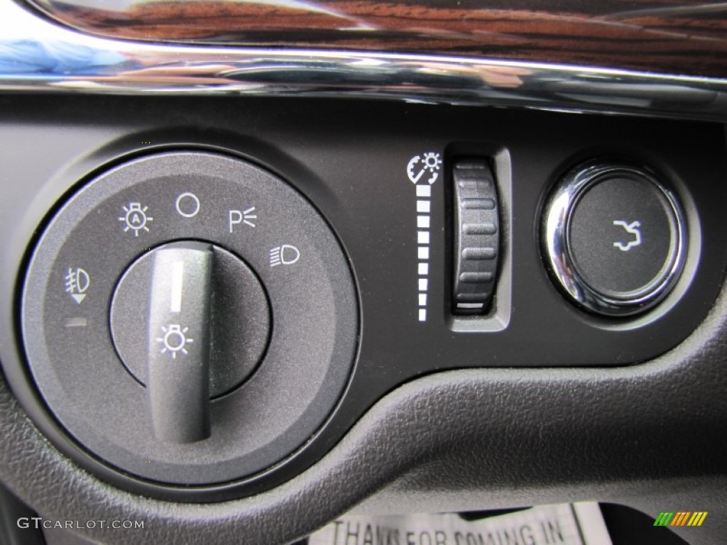 2009 Lincoln MKS AWD Sedan Controls Photo #65619012