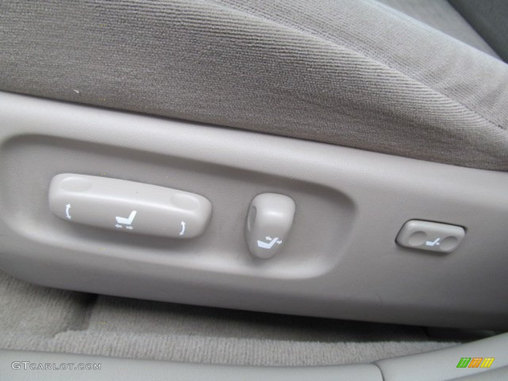 2005 Toyota Camry LE Controls Photo #65619015