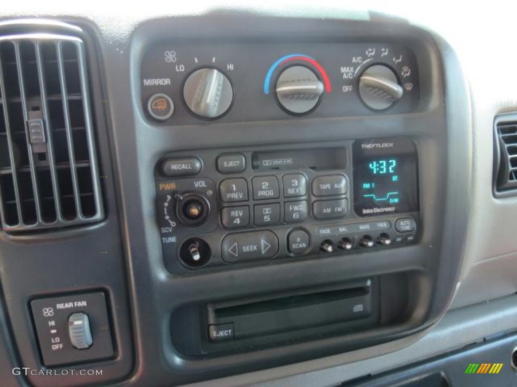 1999 Chevrolet Express 1500 Passenger Conversion Van Controls Photo #65621727