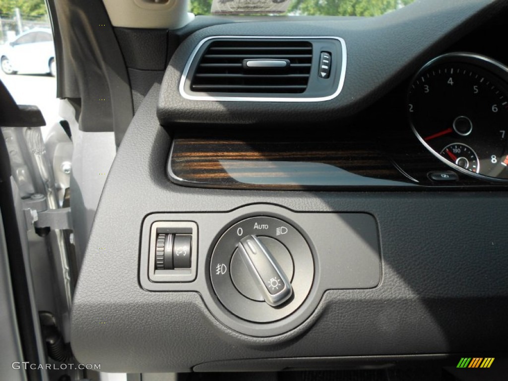 2013 Volkswagen CC V6 Lux Controls Photo #65634667