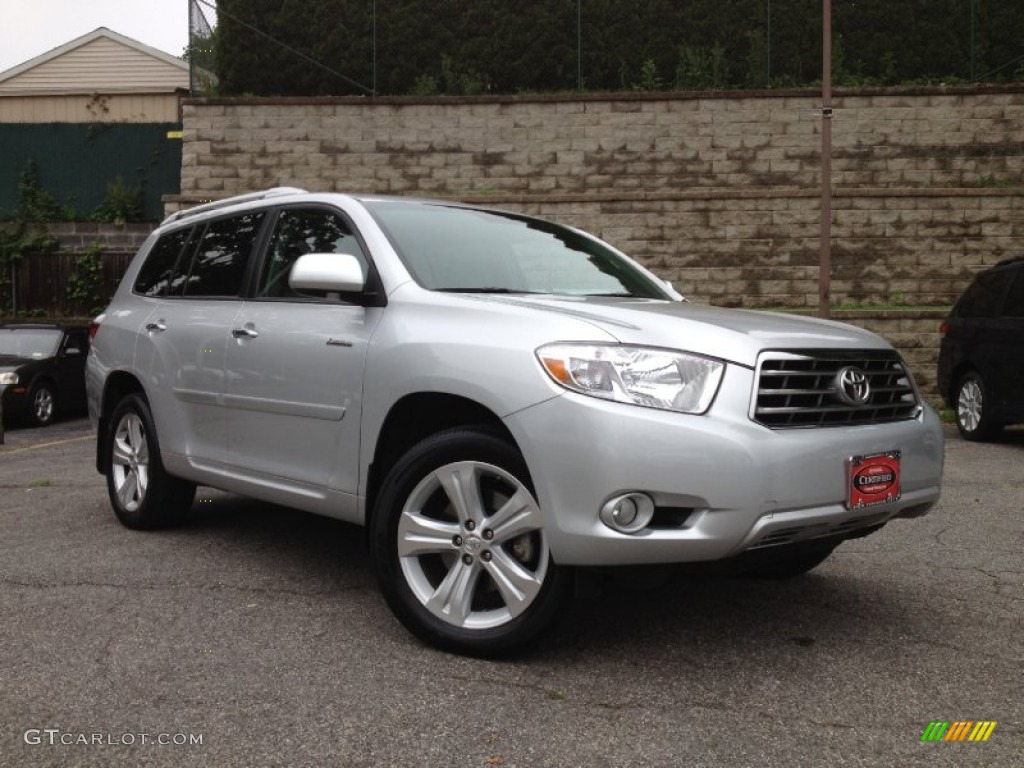 Classic Silver Metallic Toyota Highlander