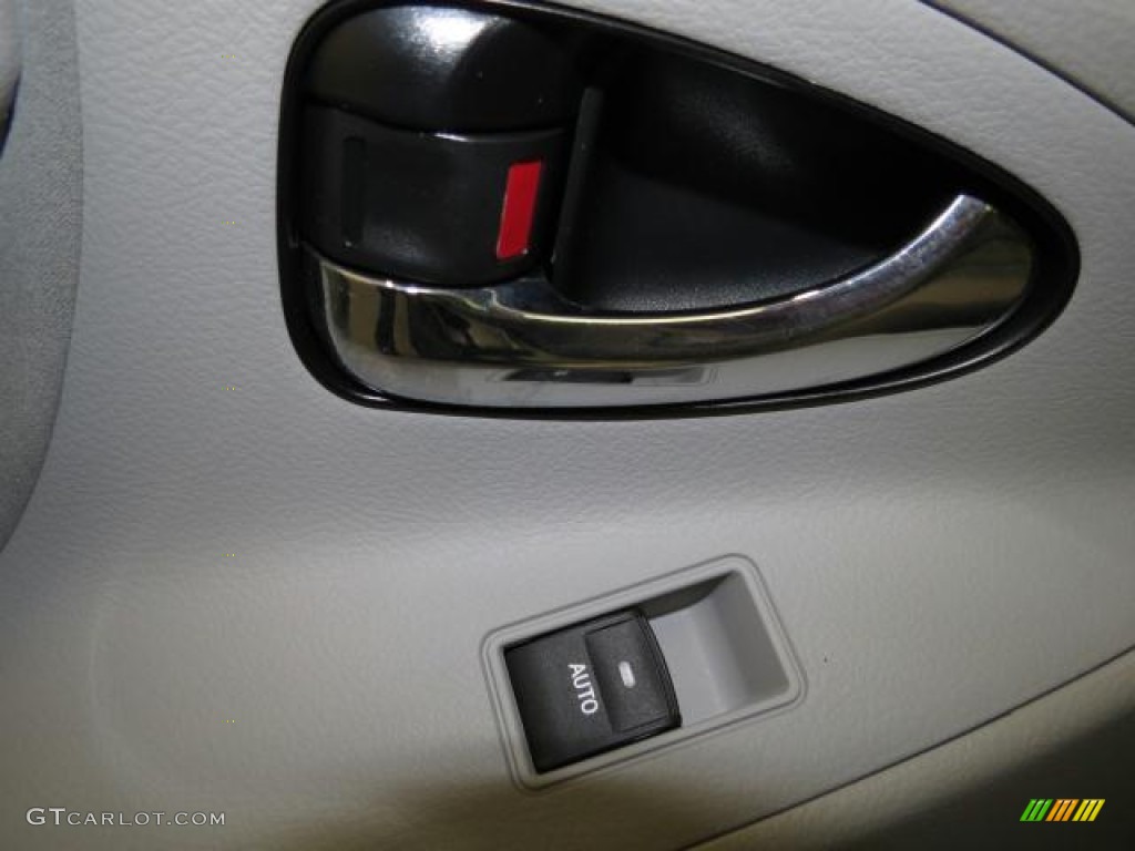 2010 Camry LE - Classic Silver Metallic / Ash Gray photo #7