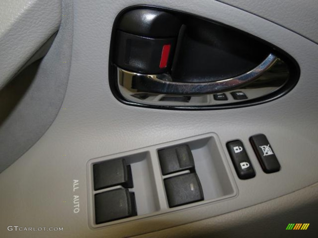 2010 Camry LE - Classic Silver Metallic / Ash Gray photo #11