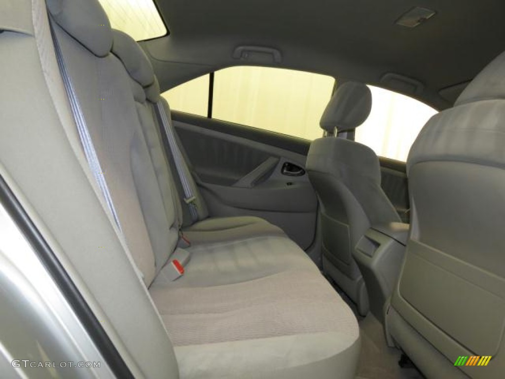 2010 Camry LE - Classic Silver Metallic / Ash Gray photo #23