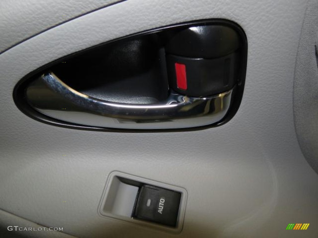 2010 Camry LE - Classic Silver Metallic / Ash Gray photo #24