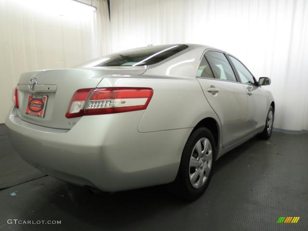 2010 Camry LE - Classic Silver Metallic / Ash Gray photo #26