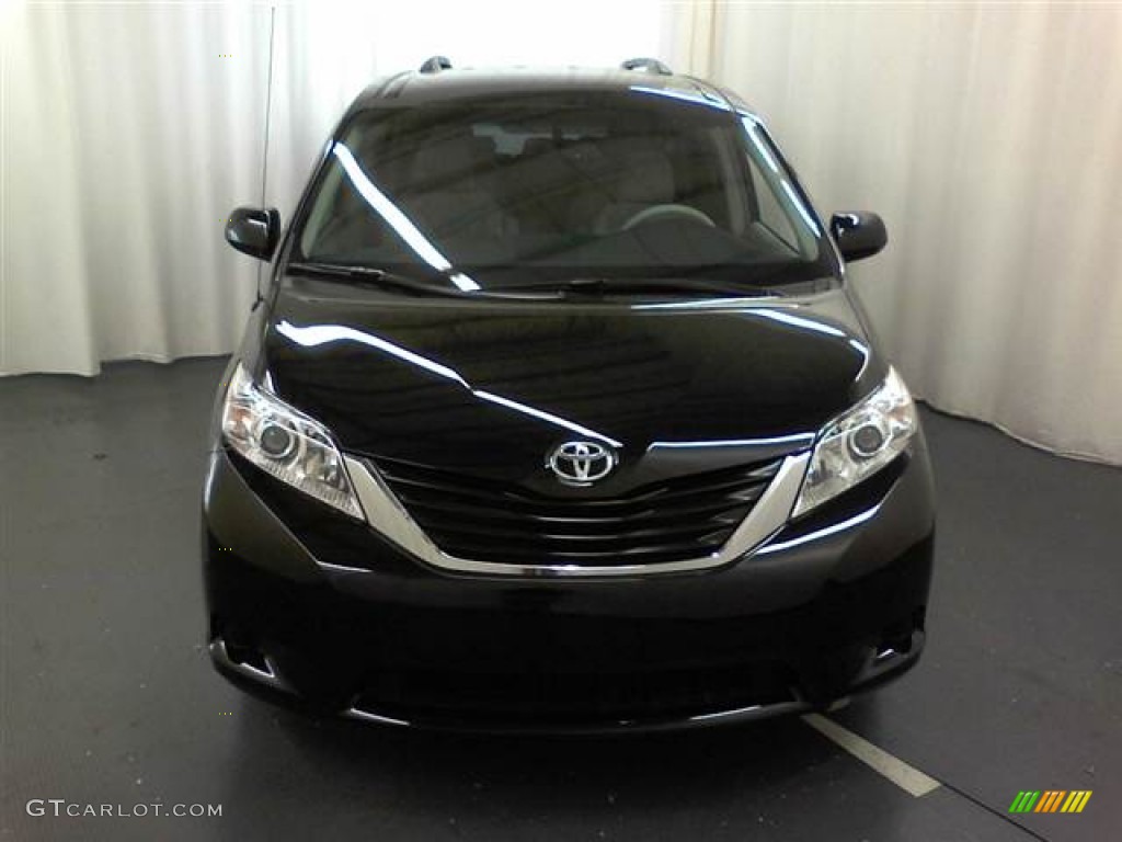 2012 Sienna LE - Black / Light Gray photo #2