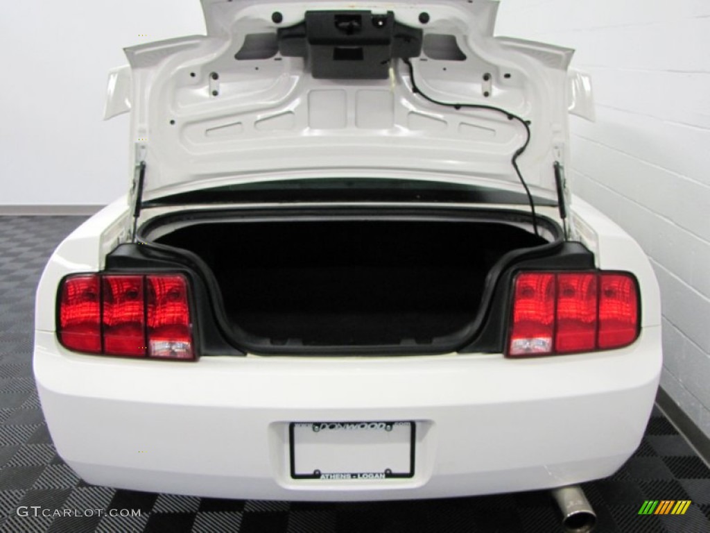 2005 Mustang V6 Deluxe Coupe - Performance White / Dark Charcoal photo #5