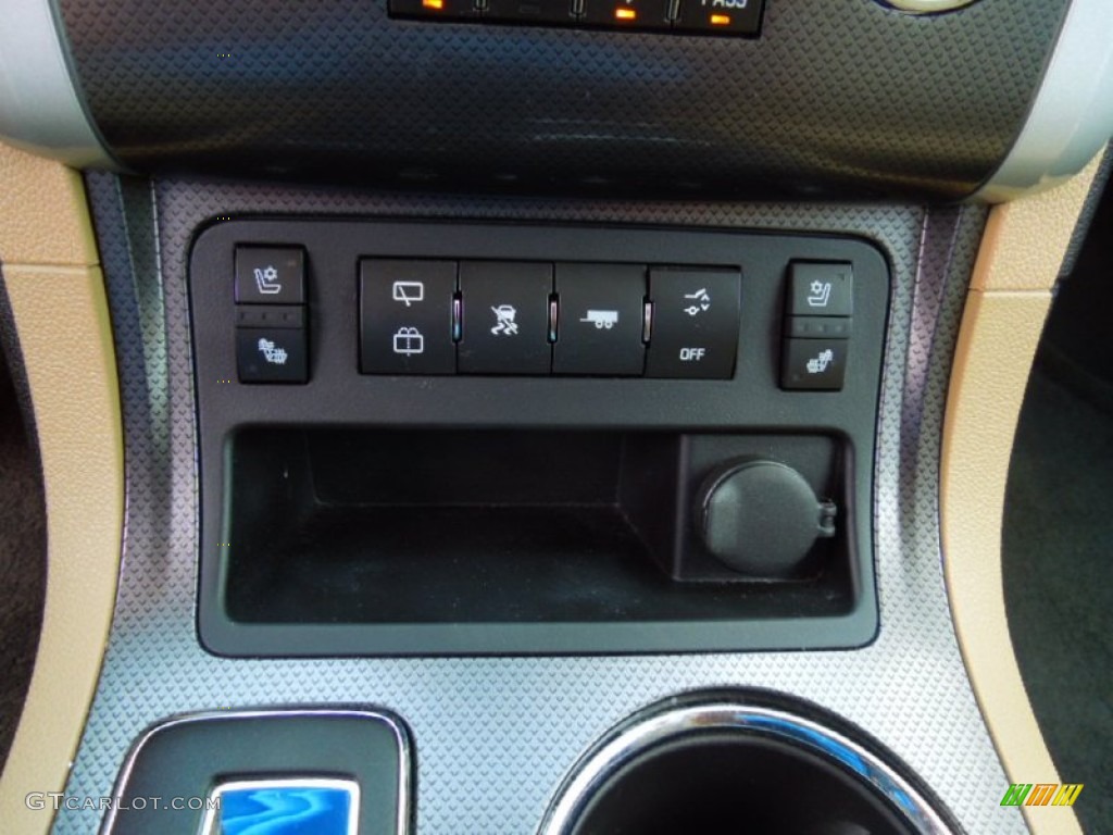 2009 Chevrolet Traverse LTZ AWD Controls Photo #65659034