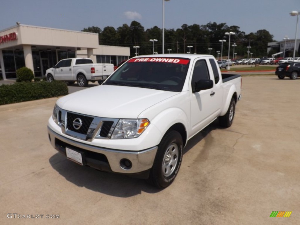 2009 Frontier XE King Cab - Avalanche White / Graphite photo #1