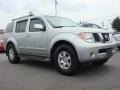 2005 Silver Lightning Metallic Nissan Pathfinder SE 4x4  photo #2