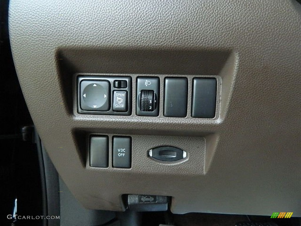 2010 Infiniti FX 35 AWD Controls Photo #65666338
