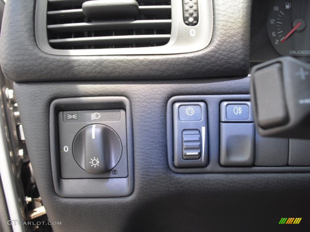 1998 Volvo S70 Standard S70 Model Controls Photos