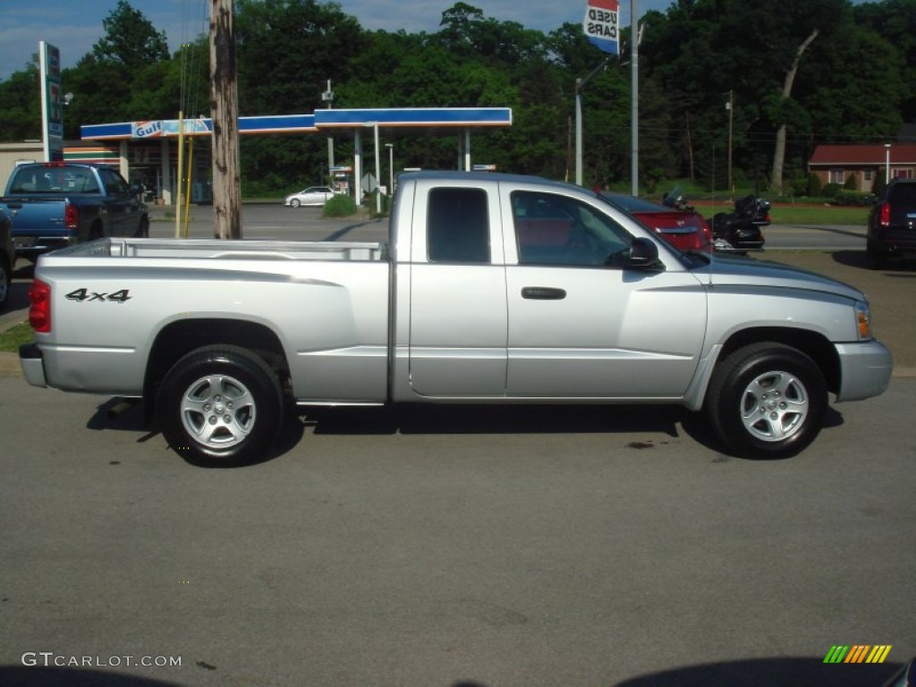 Bright Silver Metallic 2007 Dodge Dakota SLT Club Cab 4x4 Exterior Photo #65674552