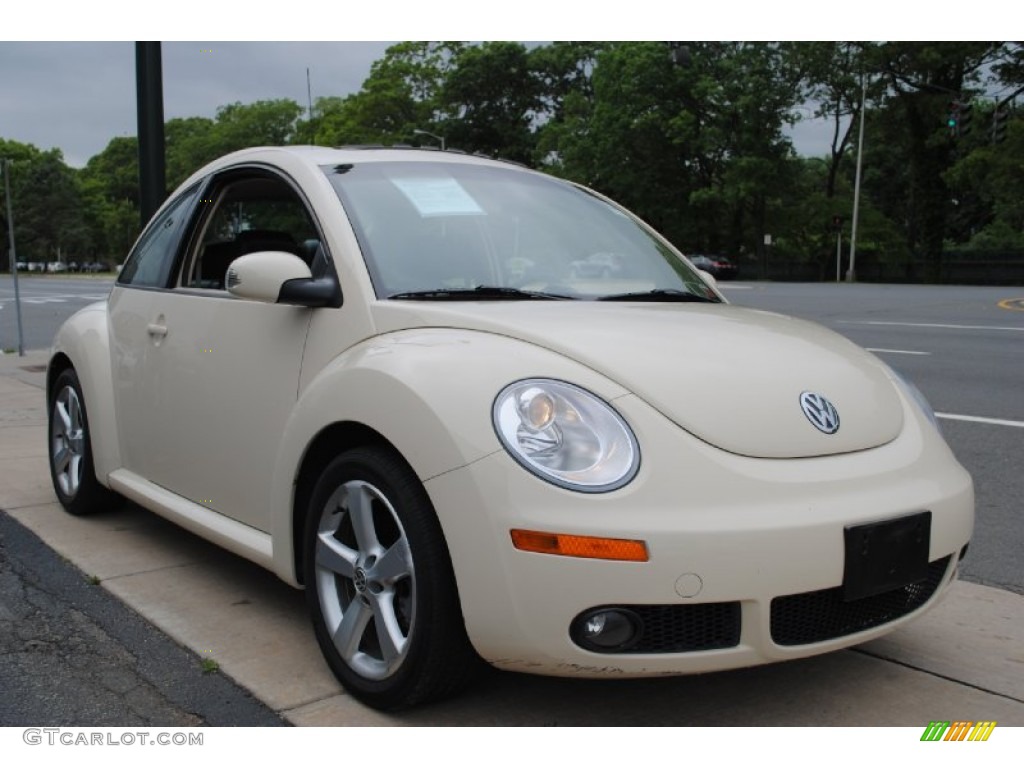 Harvest Moon Beige 2006 Volkswagen New Beetle 2.5 Coupe Exterior Photo #65676318
