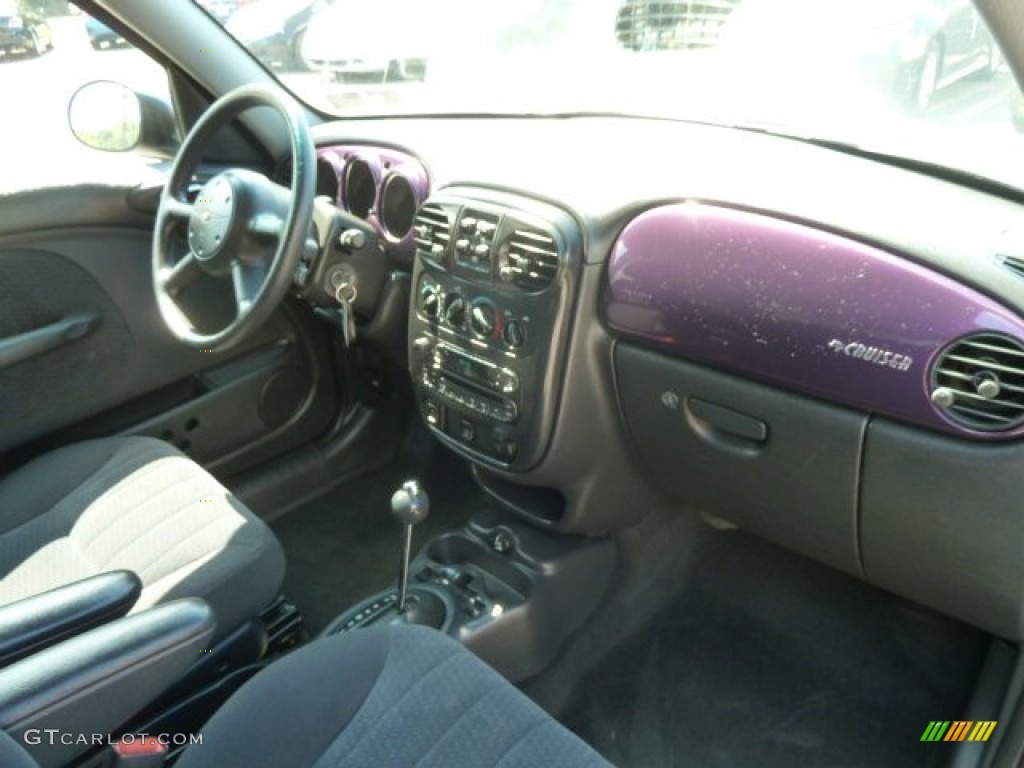 2005 Chrysler PT Cruiser Standard PT Cruiser Model Dashboard Photos