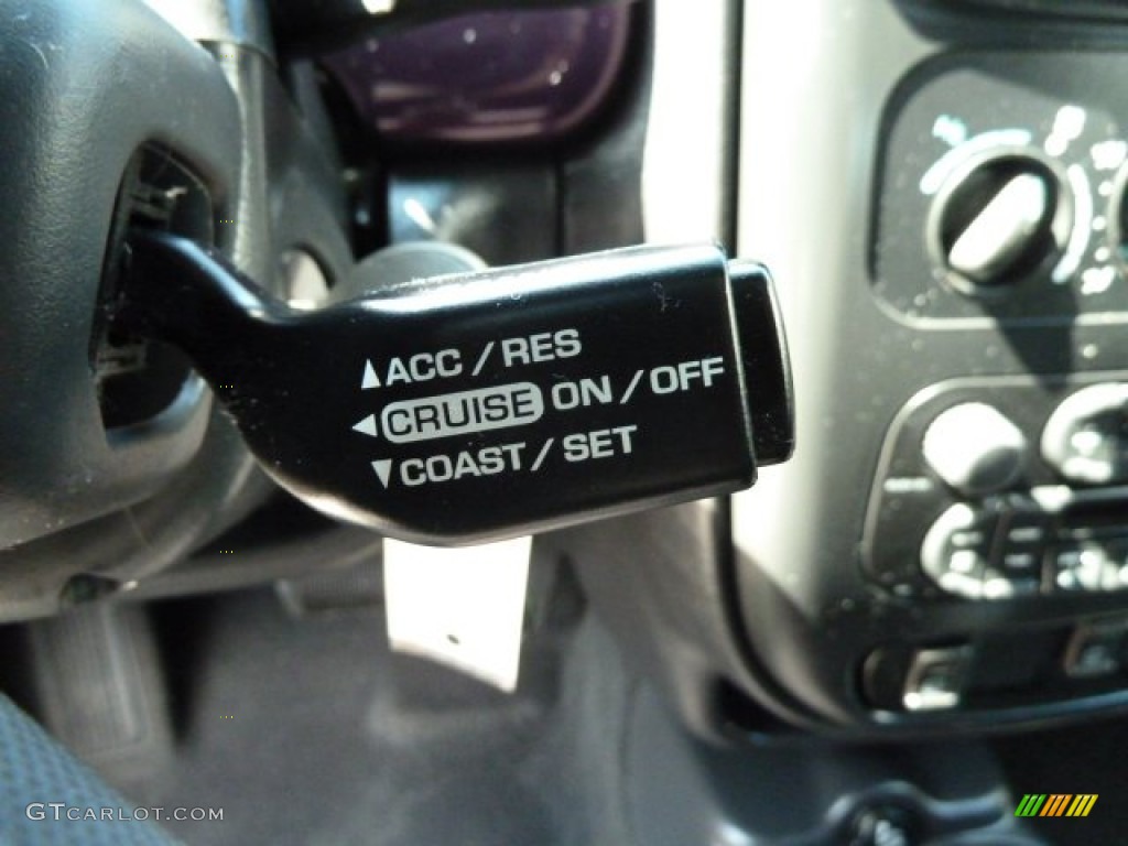 2005 Chrysler PT Cruiser Standard PT Cruiser Model Controls Photo #65676540
