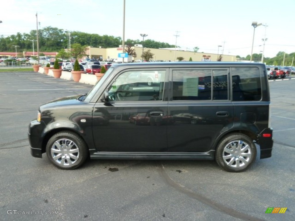 2005 xB  - Black / Dark Charcoal photo #6