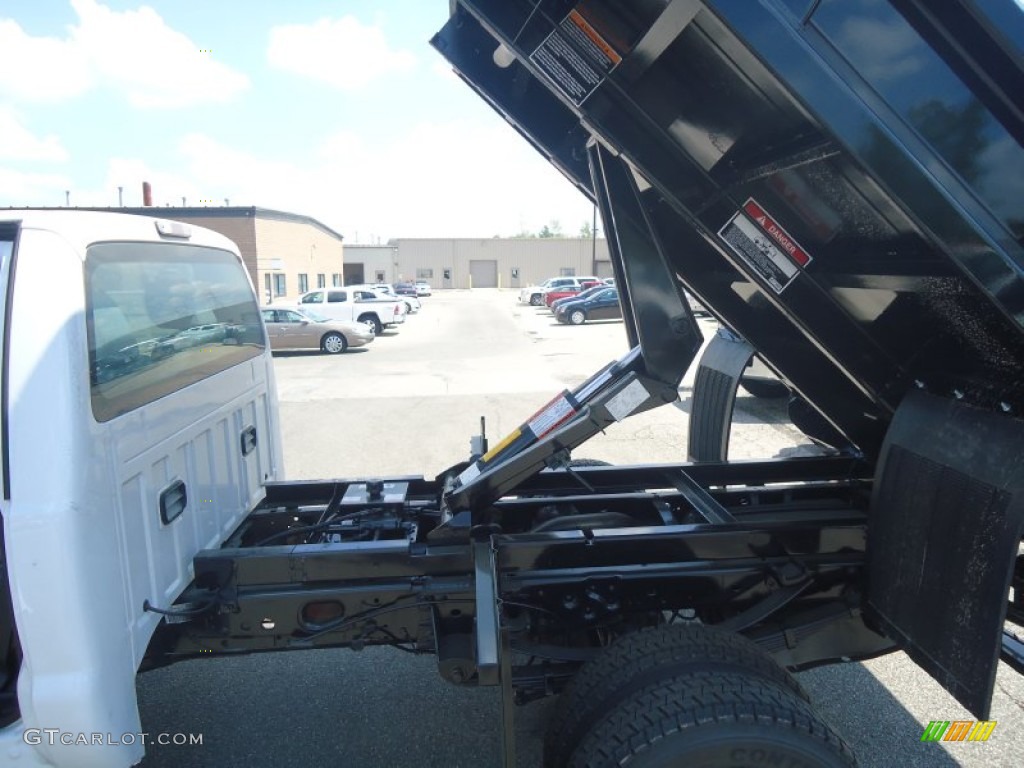 2012 Ford F550 Super Duty XL Regular Cab 4x4 Dump Truck Undercarriage Photo #65683848