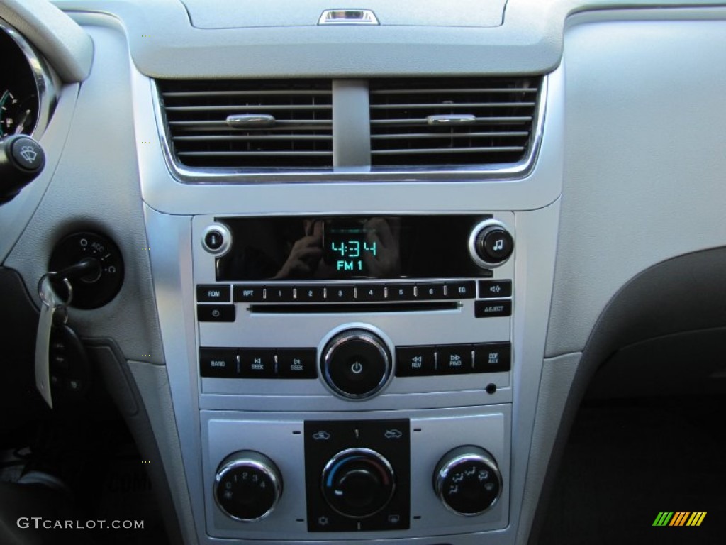 2010 Chevrolet Malibu LS Sedan Controls Photo #65687505