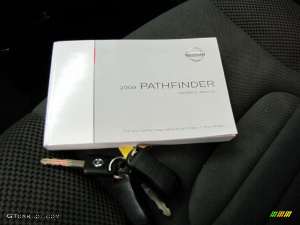 2009 Pathfinder LE 4x4 - Avalanche White / Graphite photo #37