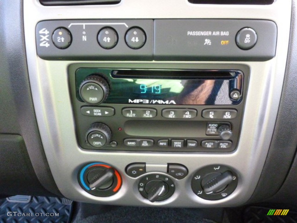 2012 Chevrolet Colorado LT Extended Cab 4x4 Controls Photo #65694467