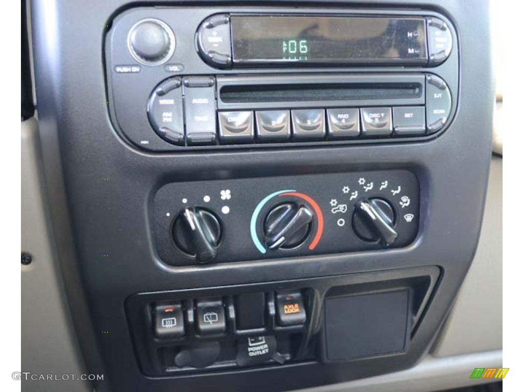 2005 Jeep Wrangler Rubicon 4x4 Controls Photo #65700443