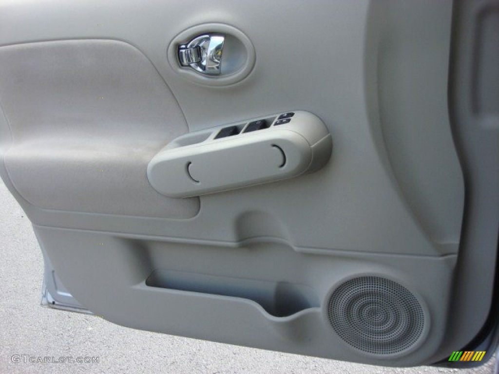2011 Nissan Cube 1.8 S Light Gray Door Panel Photo #65700497