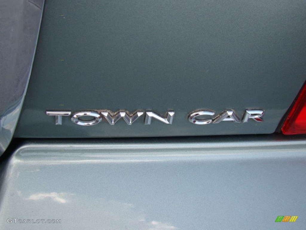 2006 Lincoln Town Car Signature Marks and Logos Photo #65706131
