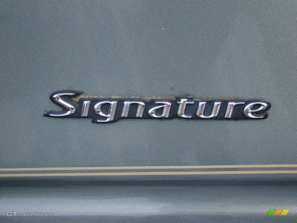 2006 Lincoln Town Car Signature Marks and Logos Photo #65706140