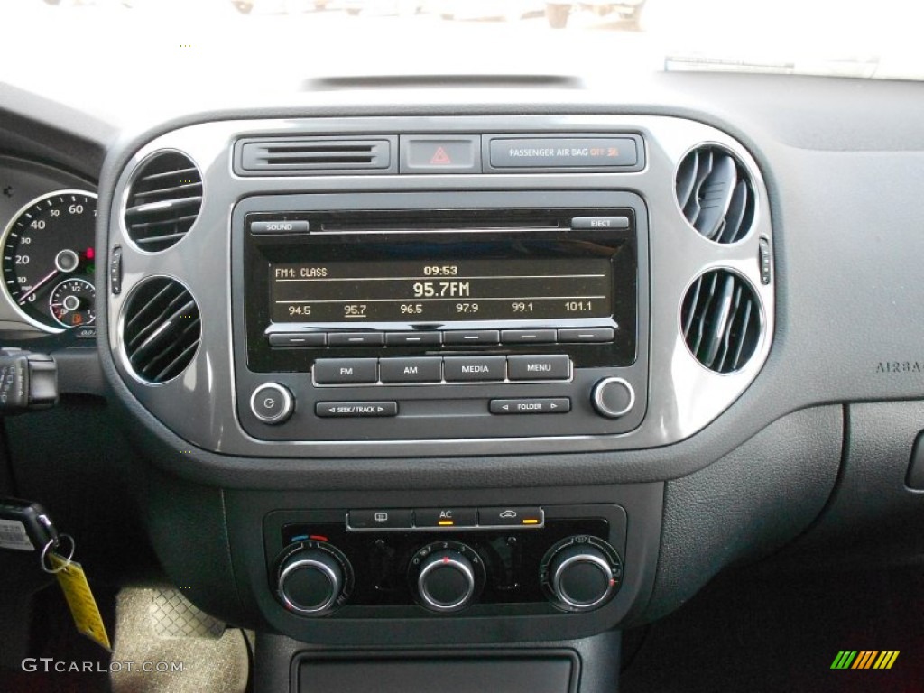 2012 Volkswagen Tiguan S Controls Photo #65706404