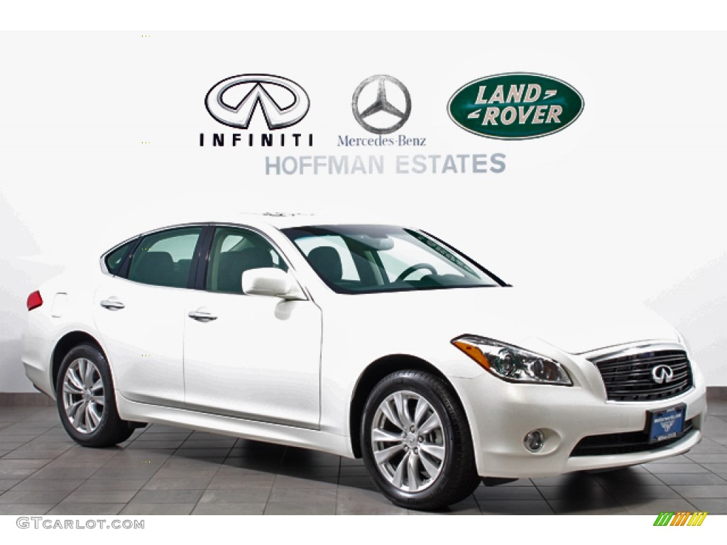 Moonlight White Infiniti M