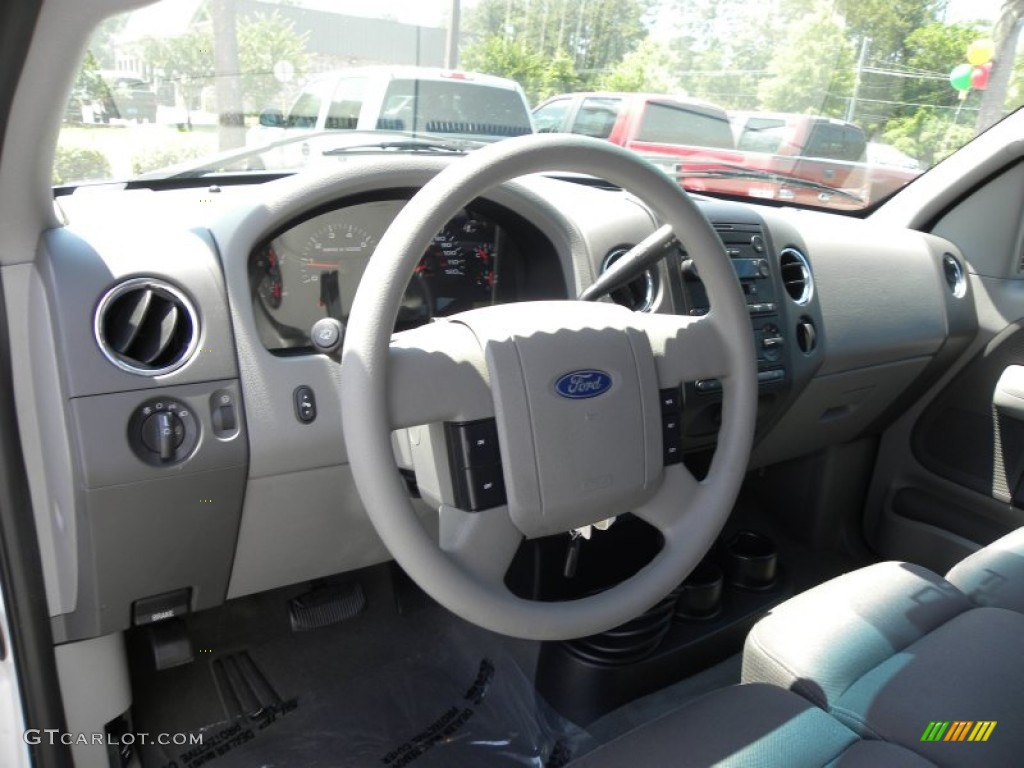 2004 F150 XLT SuperCab 4x4 - Oxford White / Black/Medium Flint photo #3