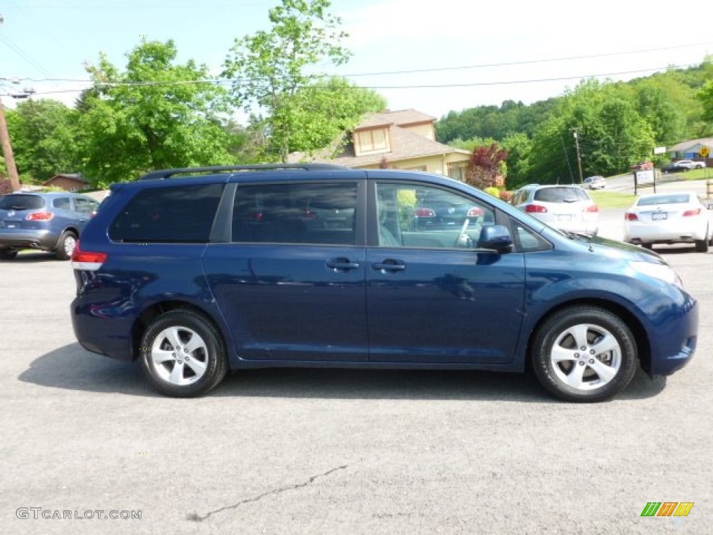 2011 Sienna LE - South Pacific Blue Pearl / Light Gray photo #8