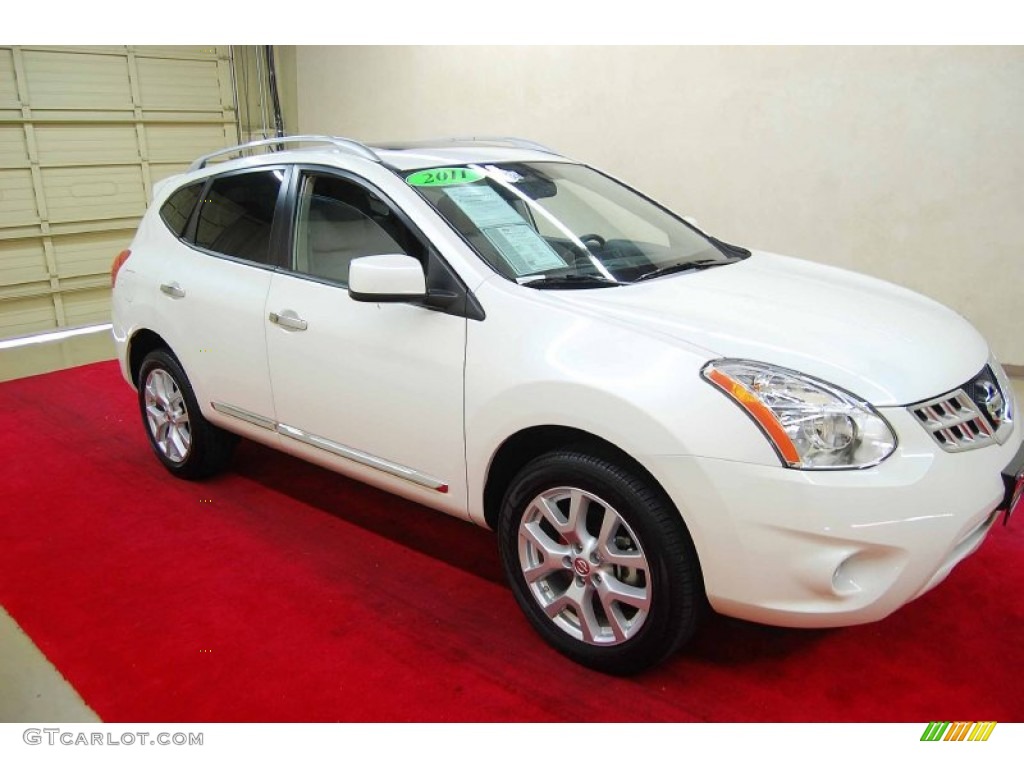 Pearl White Nissan Rogue