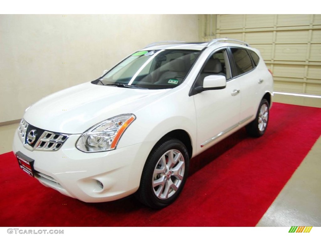 2011 Rogue SL - Pearl White / Gray photo #3