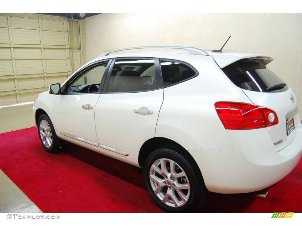 2011 Rogue SL - Pearl White / Gray photo #4