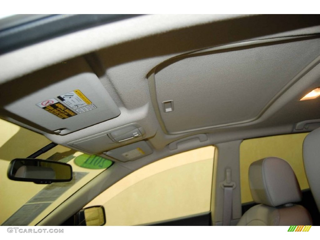 2011 Rogue SL - Pearl White / Gray photo #12