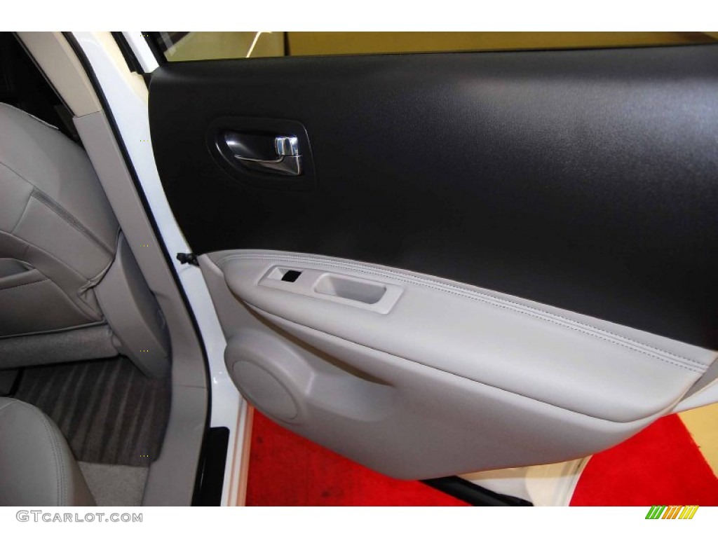 2011 Rogue SL - Pearl White / Gray photo #17