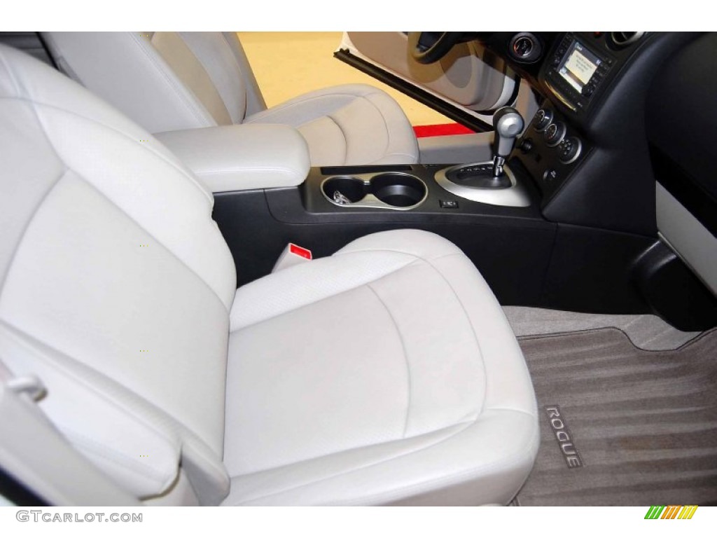 2011 Rogue SL - Pearl White / Gray photo #20