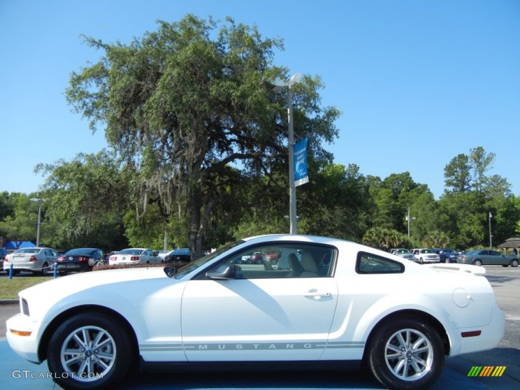 2005 Mustang V6 Deluxe Coupe - Performance White / Medium Parchment photo #2