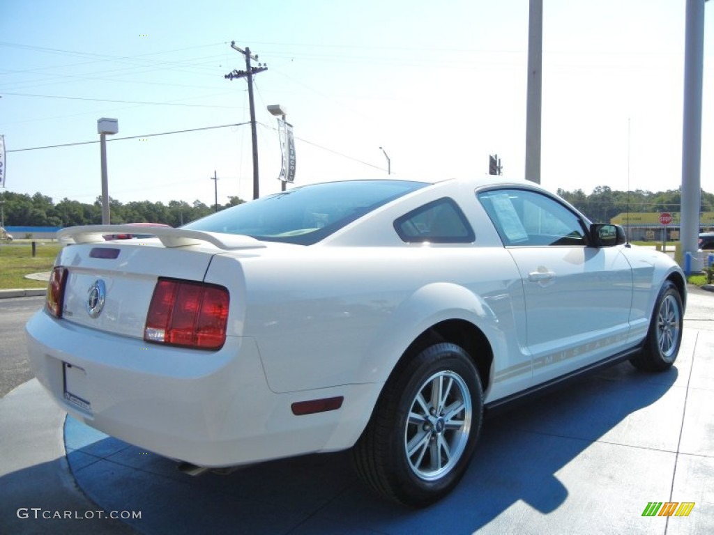 2005 Mustang V6 Deluxe Coupe - Performance White / Medium Parchment photo #5