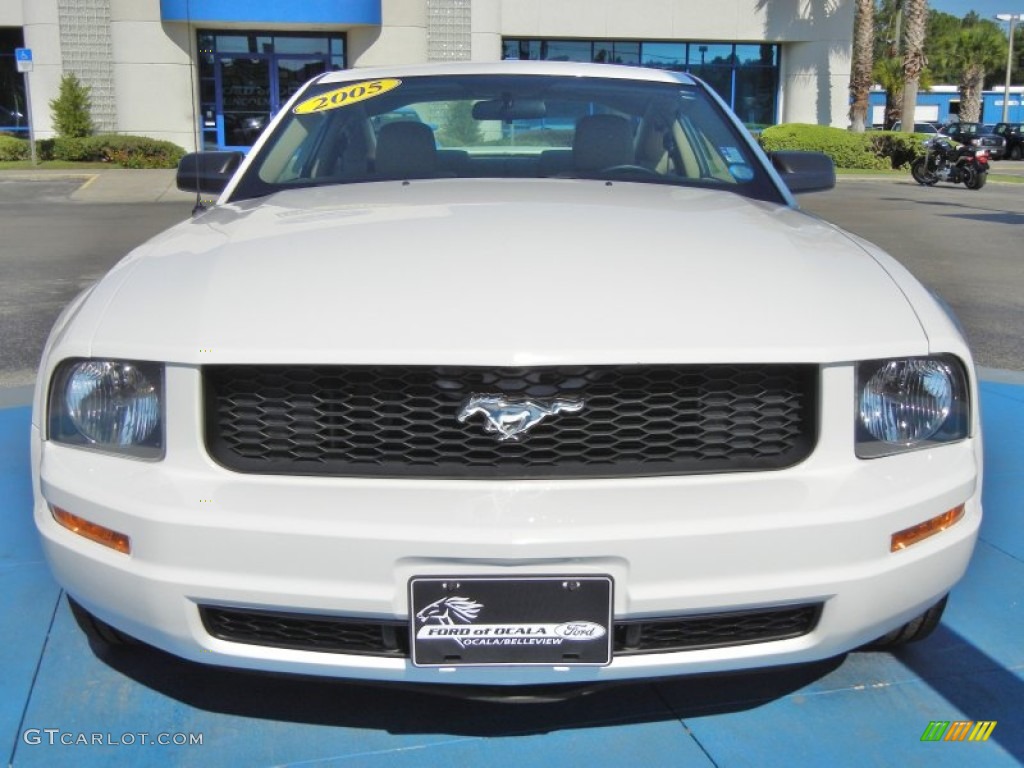 2005 Mustang V6 Deluxe Coupe - Performance White / Medium Parchment photo #8