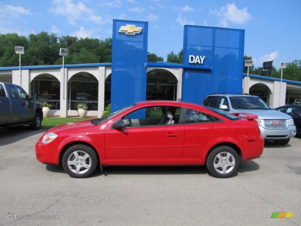 2005 Cobalt Coupe - Victory Red / Gray photo #2
