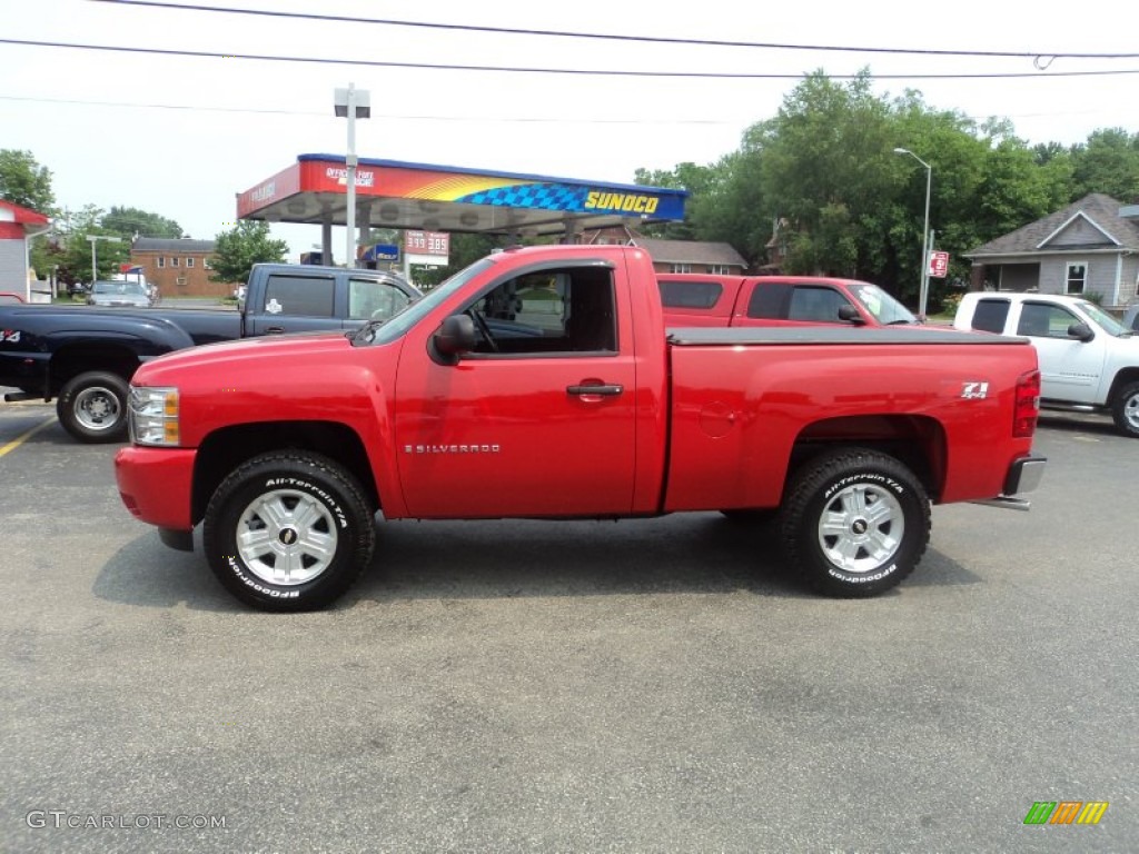 2007 Silverado 1500 LT Regular Cab 4x4 - Victory Red / Ebony Black photo #1