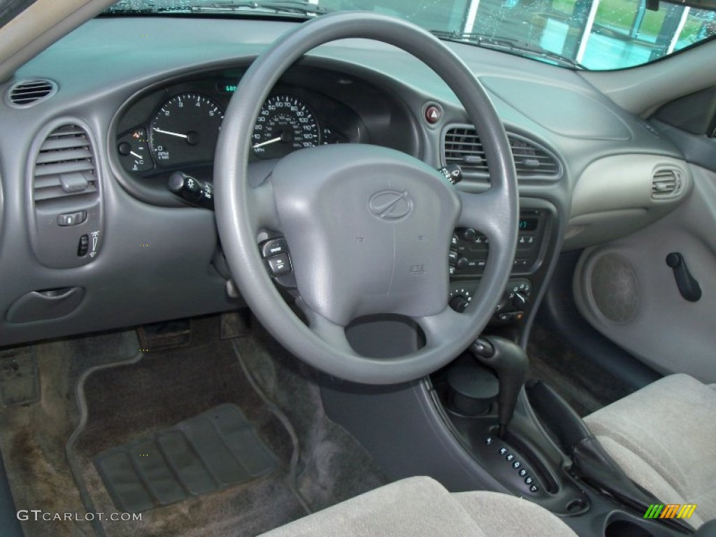 2004 Alero GX Sedan - Sterling Silver Metallic / Pewter photo #17