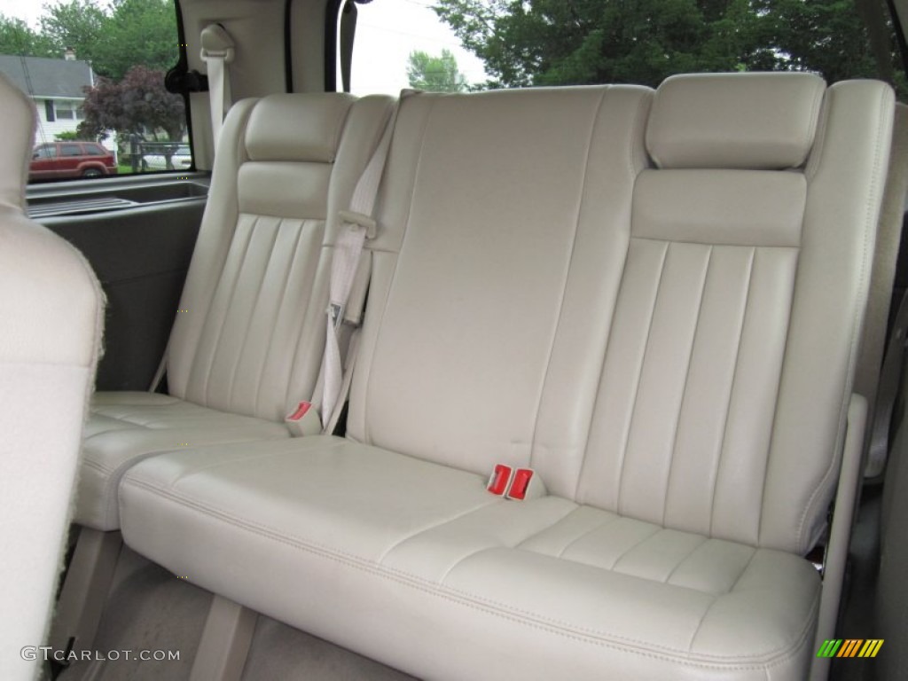 2004 Navigator Luxury - Merlot Red Metallic / Light Parchment photo #17