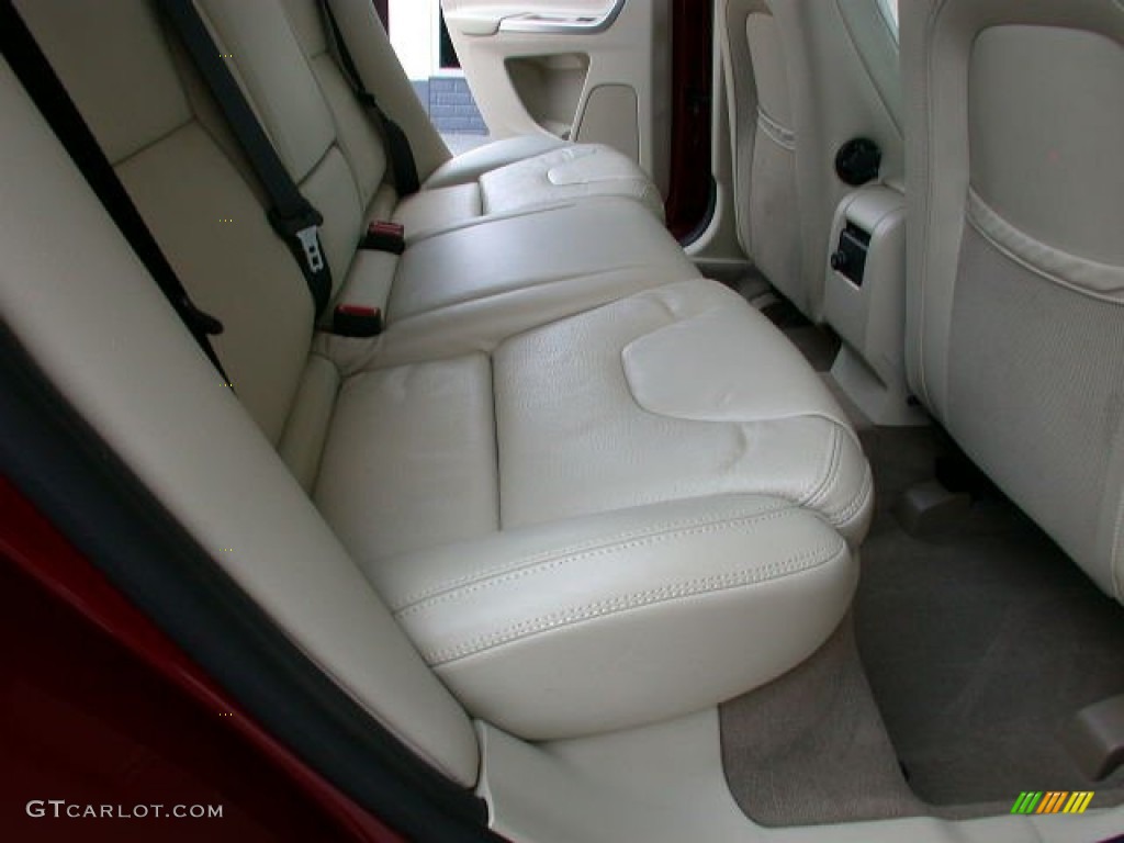 2011 Volvo XC60 3.2 AWD Rear Seat Photos